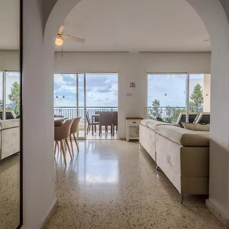 H&o Golden Sunset View *