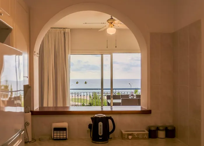 H&o Golden Sunset View Pafos