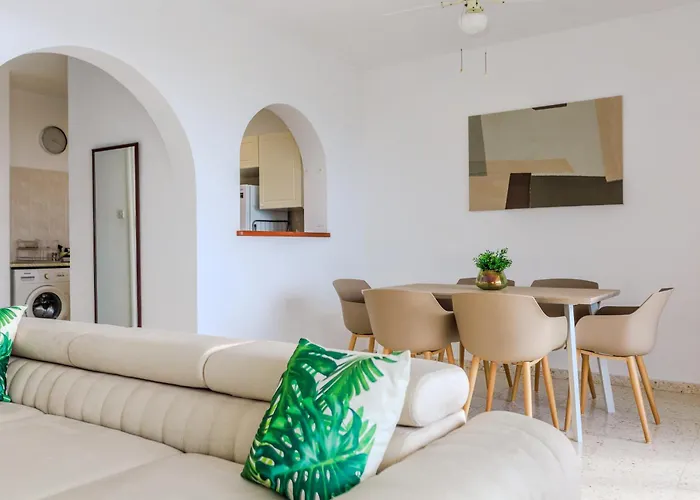 H&o Golden Sunset View Paphos