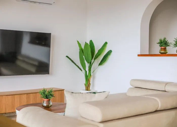 H&o Golden Sunset View Paphos