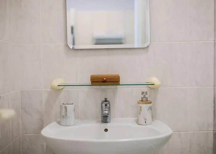 H&o Golden Sunset View * פאפוס